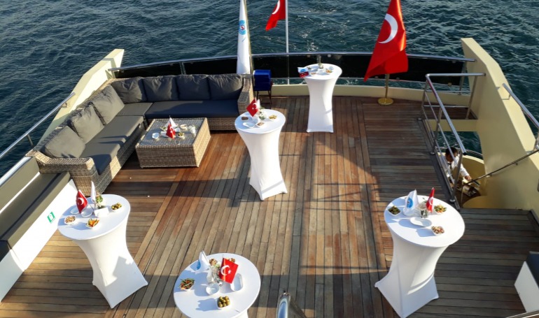 From 70 Euro : 3 HOURS LUXURY BOSPHORUS DINNER OR LUNCH YACHT