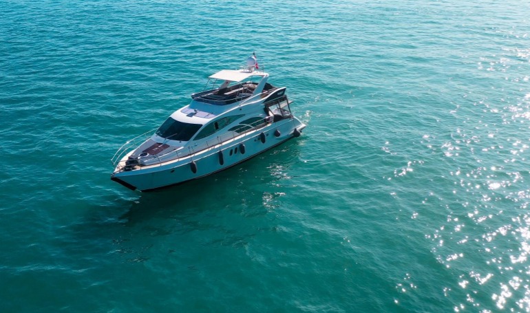 From 49 Euro :3 Hours Luxury Bosphorus Dinner or Lunch Yacht