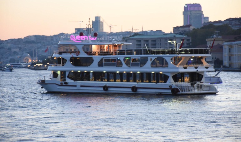 From 30 Euro: Bosphorus Dinner & Belly Dance Cruise - Alcohol Menu